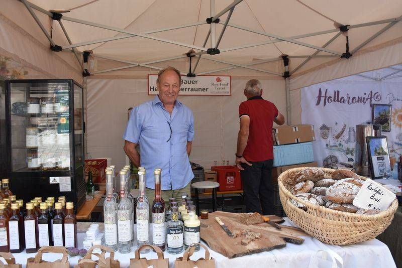 Regionale Kostbarkeiten gab es beim Senior Zerza-Bauer Heinz Oberauner.