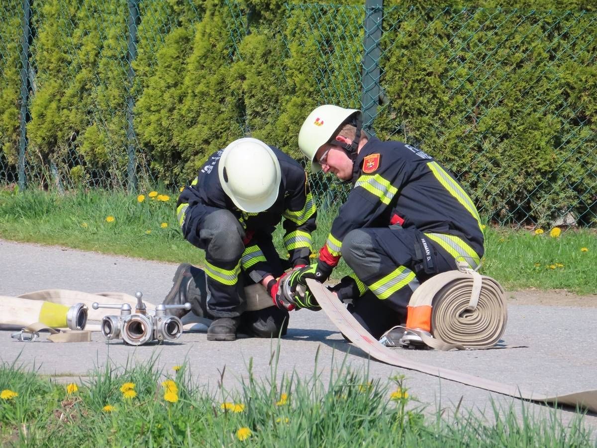 49 Burschen und elf M&auml;dchen bereiteten sich in Rattendorf auf ihre Feuerwehr-Aufgaben vor. Foto: BFKdo Hermagor