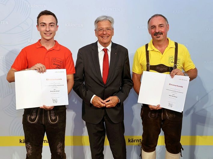 Die &bdquo;Schlossbichl Buam&ldquo; Patrick Wirnsberger und Robert Wirnsberger mit dem LH.