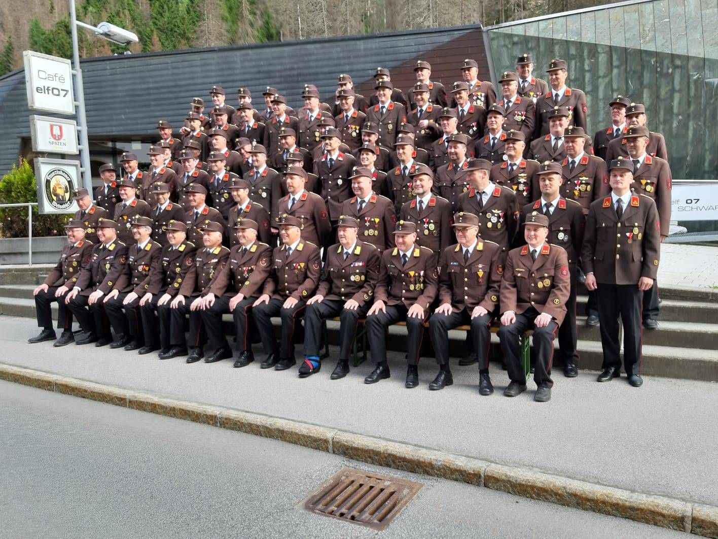 F&uuml;hrungsstab, Funktion&auml;re und Kommandanten der 38 Osttiroler Freiwilligen Feuerwehren sowie 2 Betriebsfeuerwehren. Foto: Abart