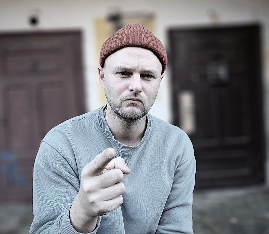 Beau Leonard James und die M&uuml;nchner Band &bdquo;StreetOps Music&ldquo; sorgen am Abend f&uuml;r Unterhaltung.
