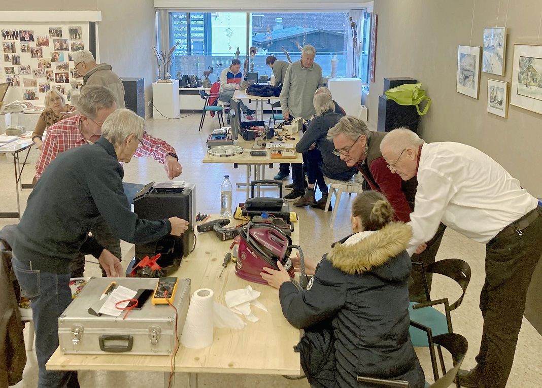 Jeden ersten Samstag im Monat wird in Obervellach repariert. )