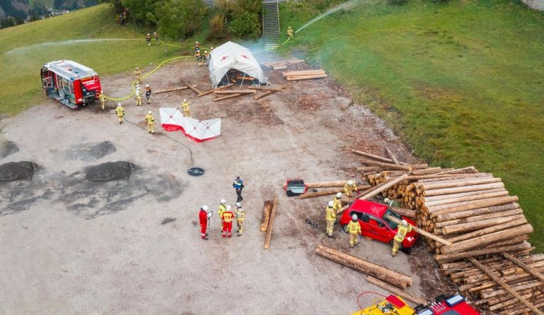 Rotes Kreuz organisierte Bezirks&uuml;bung in Kartitsch