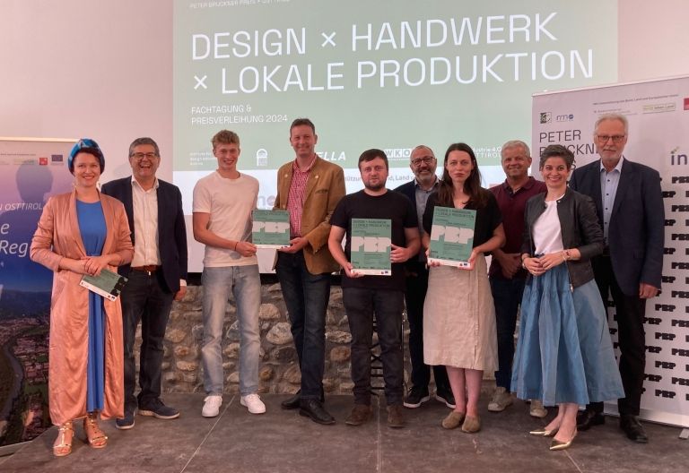 Modernes Design neben r&ouml;mischen Ausgrabungen