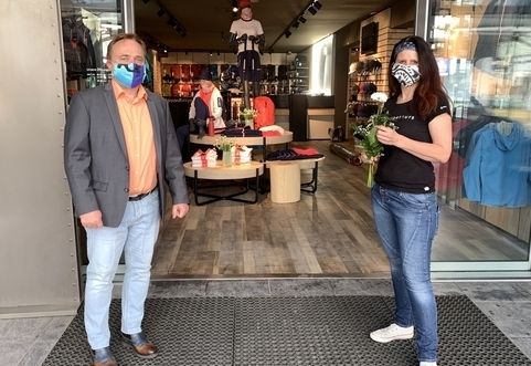 B&uuml;rgermeister auf Begr&uuml;&szlig;ungstour