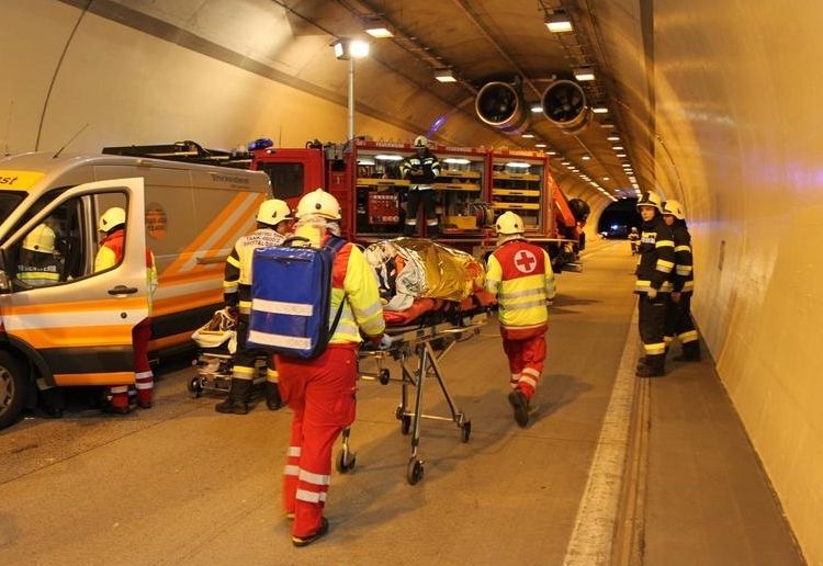 &Uuml;bung der Einsatzkr&auml;fte im Wolfsbergtunnel