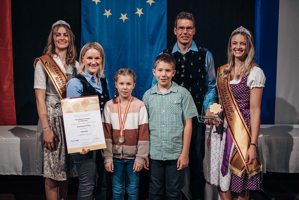 Zum zweiten Mal holte sich die Familie Flaschberger aus St. Stefan die &bdquo;Goldene Honigwabe&ldquo; in Wieselburg. Foto: Foto Raabmedia.at