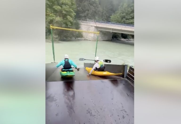 Video: Der spektakul&auml;re Kajak-Start des Dolomitenmannes