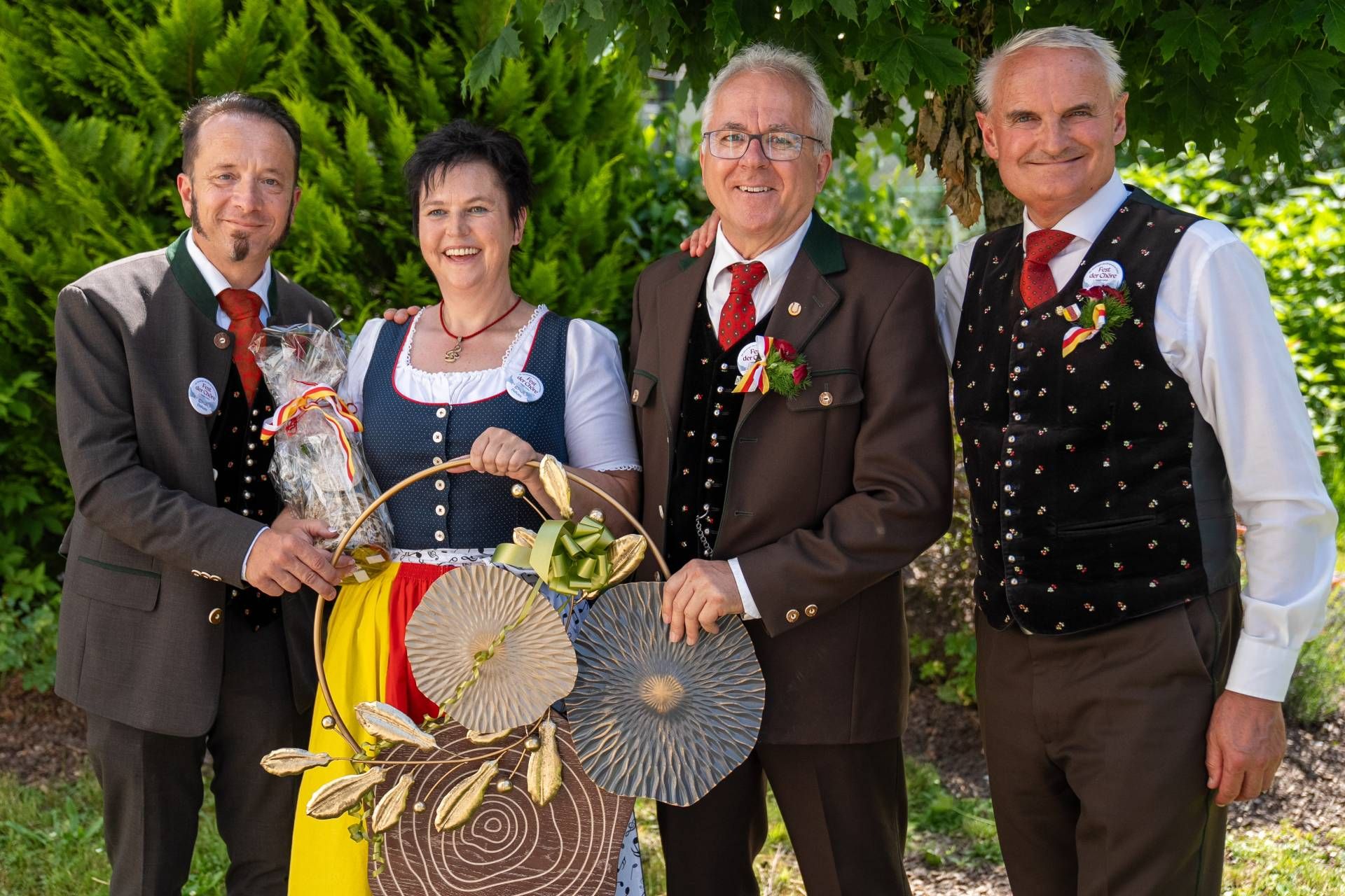 V. l.: MGV Dellach-Obmann Buzgi, Geburtstagskind und neo-S&auml;ngergauobfrau Andrea Guggenberger, Chorleiter Edmund Wassermann und ex-S&auml;ngergauobmann Peter Krall.
