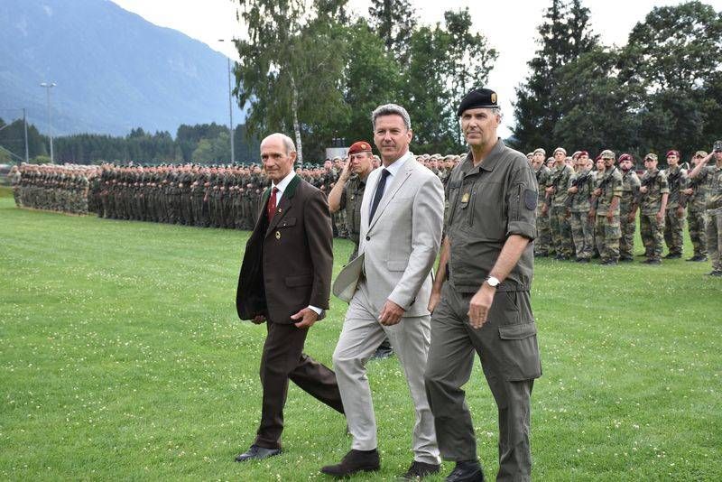 Bgm. Manfred Flei&szlig;ner, LH Daniel Fellner und Brigadier Phillip Eder.