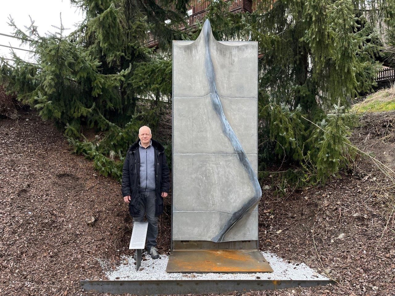 Das Standrelief kann von allen Seiten betrachtet werden. Foto: Brugger