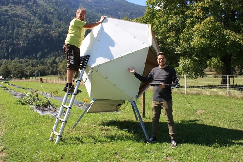 Christoph Raunig und Patrik Kleinfercher unterst&uuml;tzten die Sch&uuml;ler beim online-Gartln.