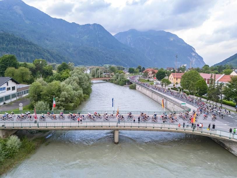 Die Dolomitenradrundfahrt in Oberdrauburg unterwegs Richtung Gailberg. Foto: Expa Pictures