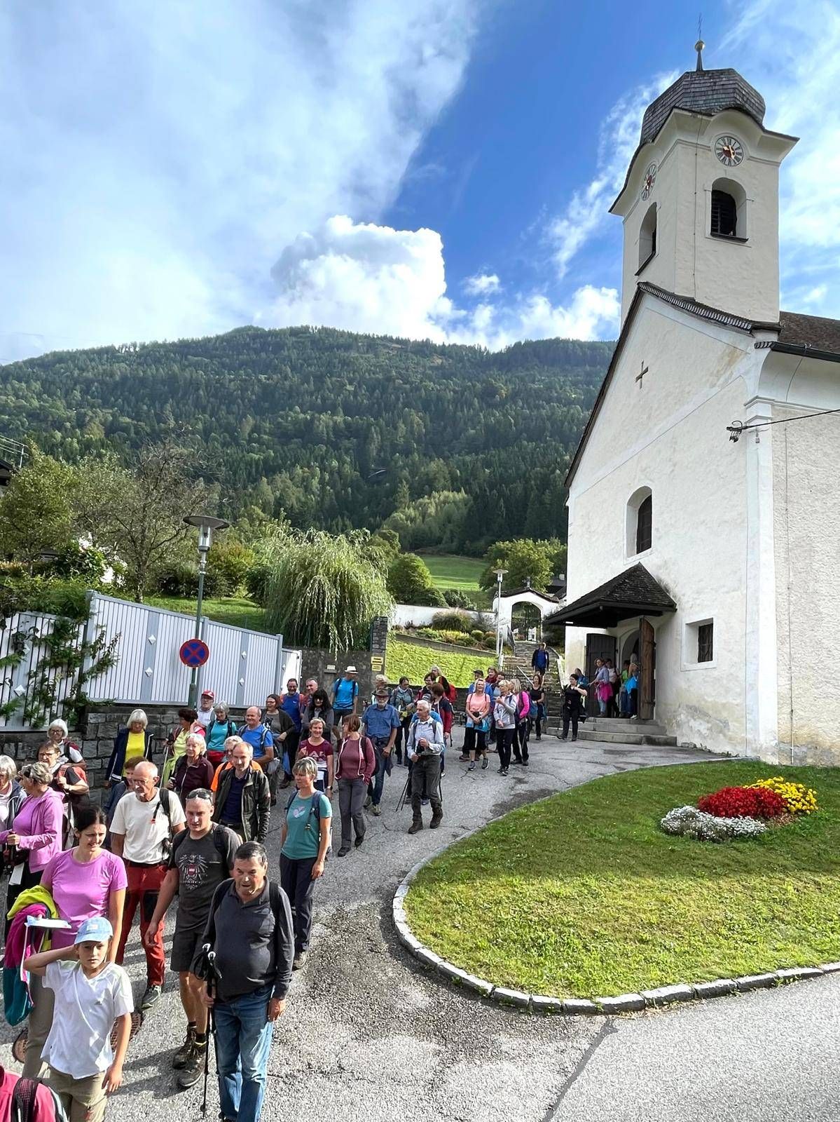Rund 80 Teilnehmer an den &bdquo;GehSpr&auml;chen&ldquo; rund um den Danielsberg.