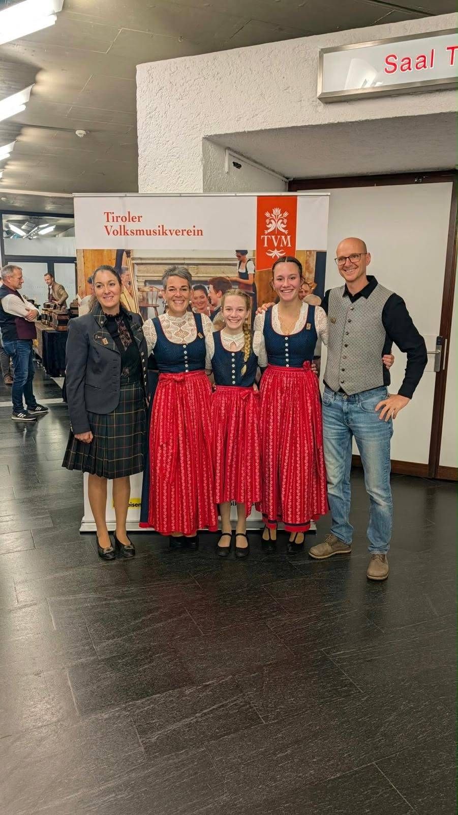 Die &bdquo;M&ouml;ldner M&auml;dels&ldquo; Rosa, Pia und Anita Obernosterer.