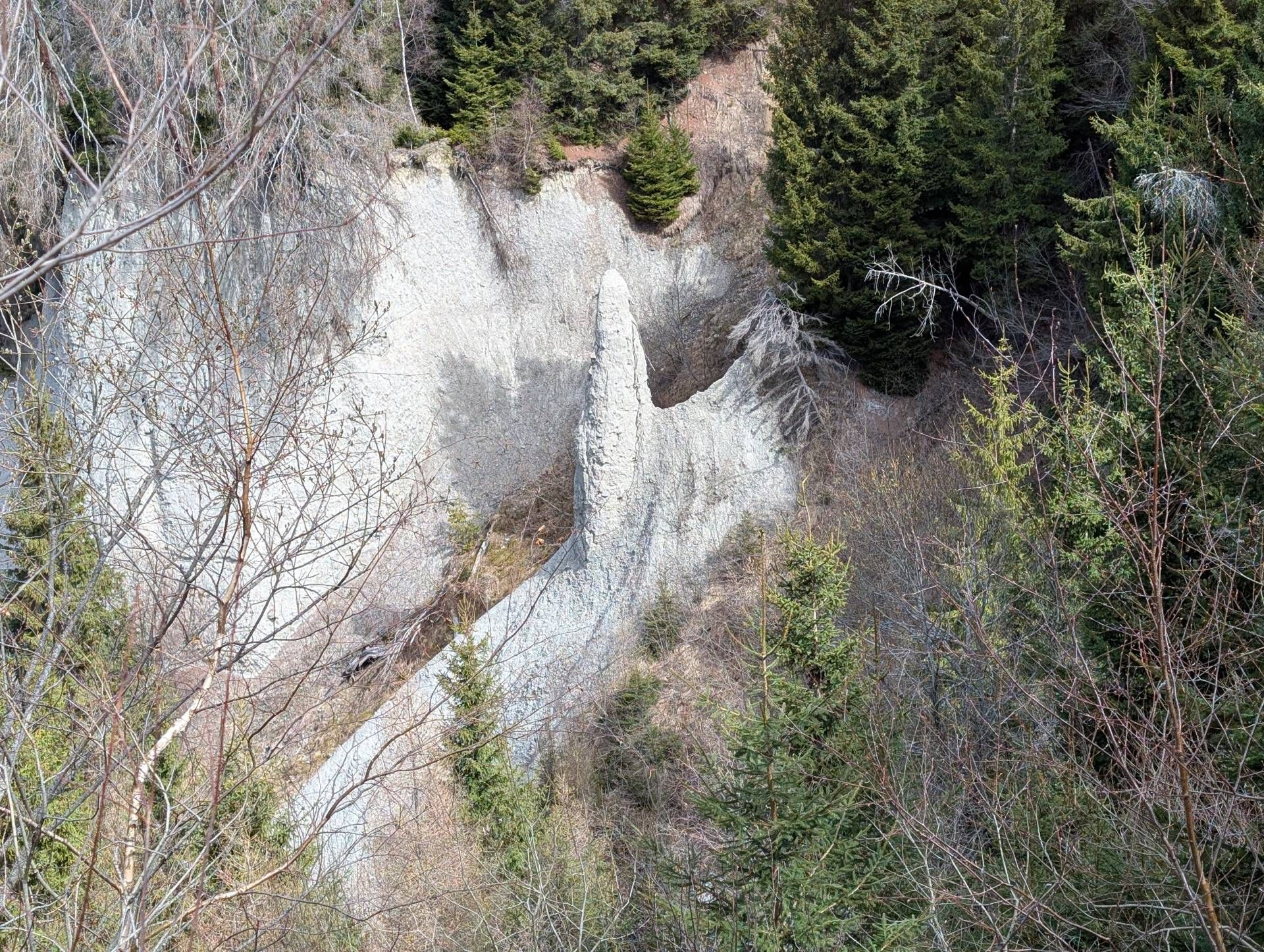 Die Erdpyramiden bei Stronach am Iselsberg sind ein Naturrelikt, das w&auml;hrend  der letzten Eiszeit vor rund 13.000 Jahren durch Erosion von Gletscherablagerungen entstanden ist