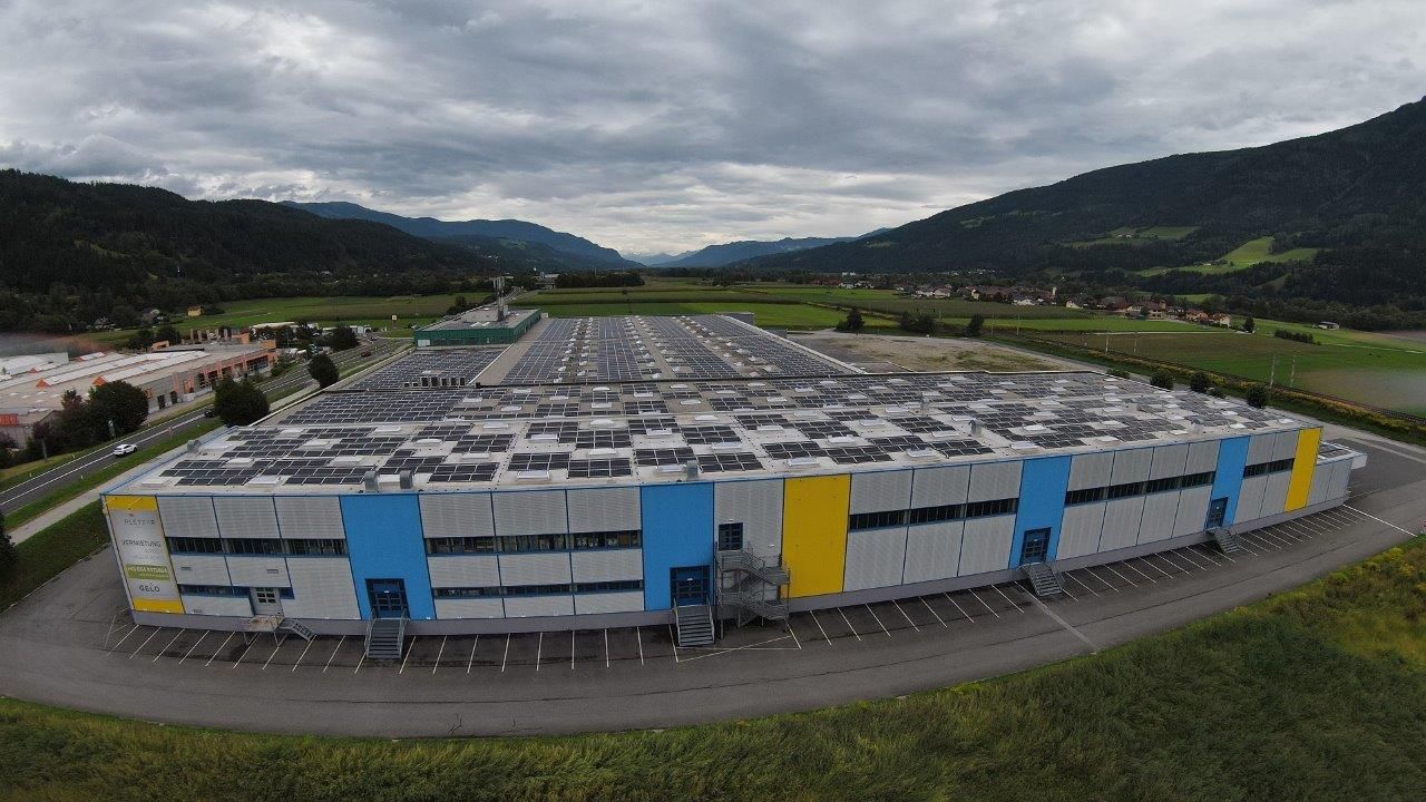 Die ersten Produktionslinien in der bestehenden Halle in Spittal werden bereits installiert, Foto: iDM