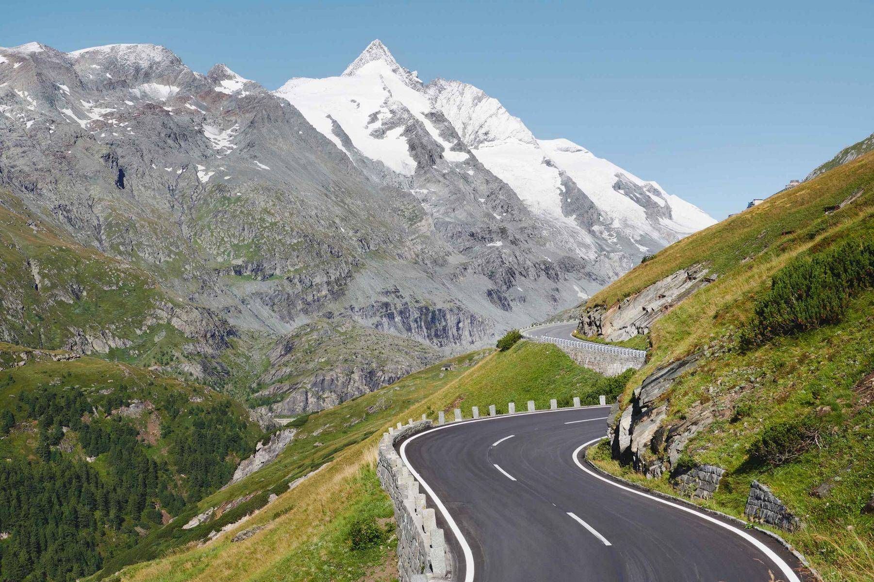 Aktuelle Aufnahme, Auffahrt Gletscherstra&szlig;e zur Kaiser-Franz-Josefs-H&ouml;he mit Blick auf den Gro&szlig;glockner (3.798m). Foto: Michael K&ouml;nigshofer