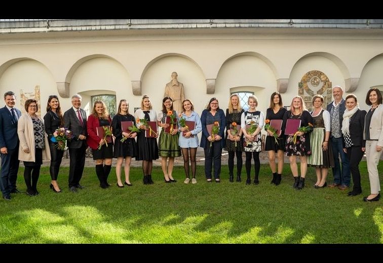 Kleinkinderzieherinnen erhielten Diplome