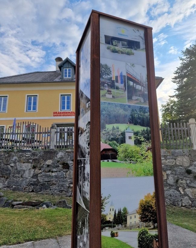 In Trebesing steht die Lichts&auml;ule an der Ortseinfahrt.