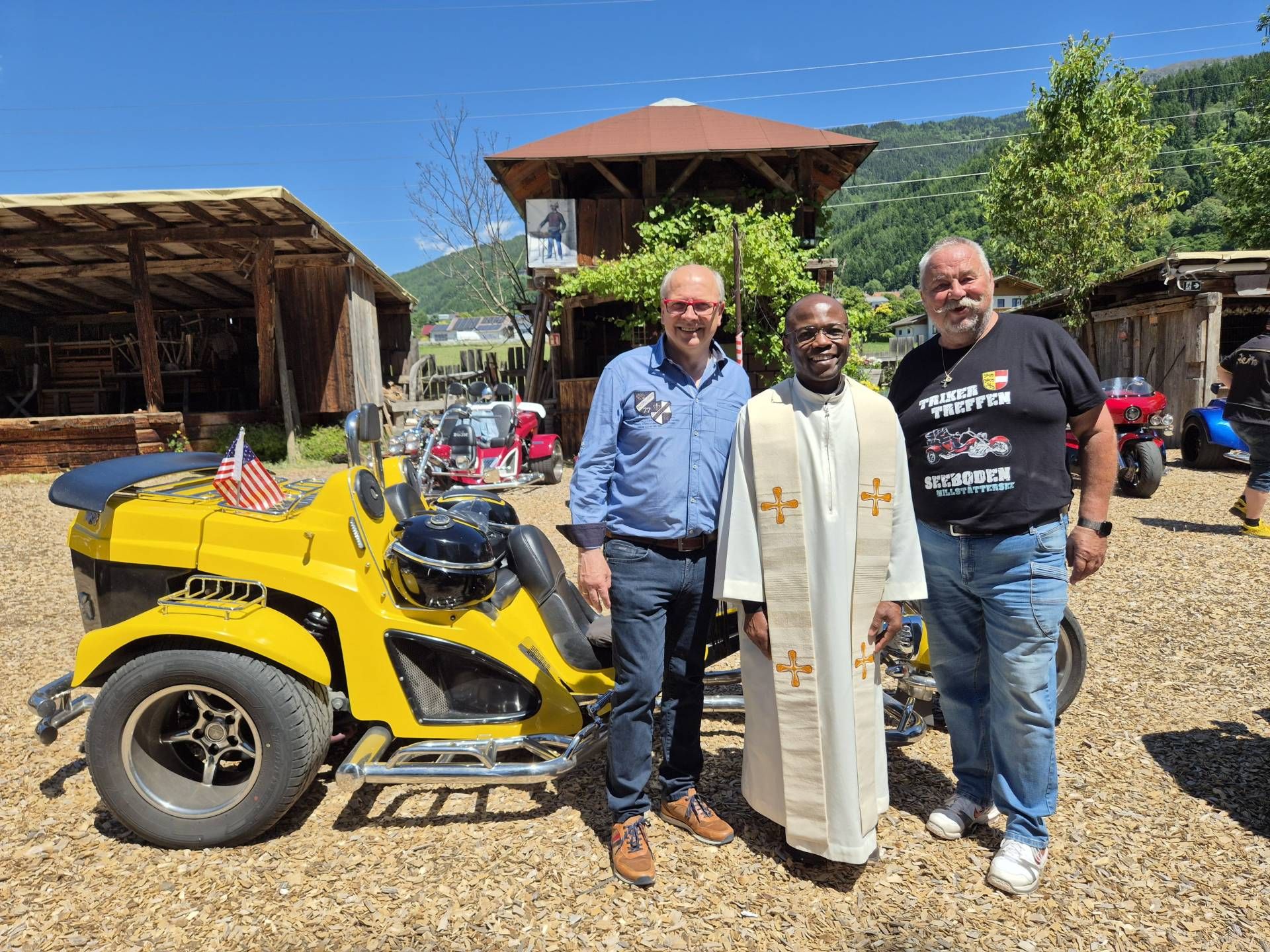 Vizeb&uuml;rgermeister Hans Kapeller, Prov. Maximilian Tasieobi Chilaka, Peter Koller. Foto: Stefan Egger