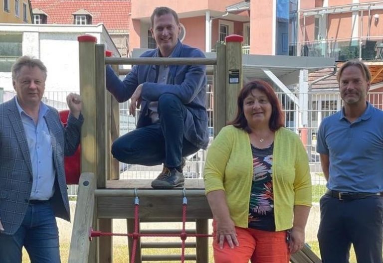 &Uuml;bergangsl&ouml;sung f&uuml;r Spielplatz 