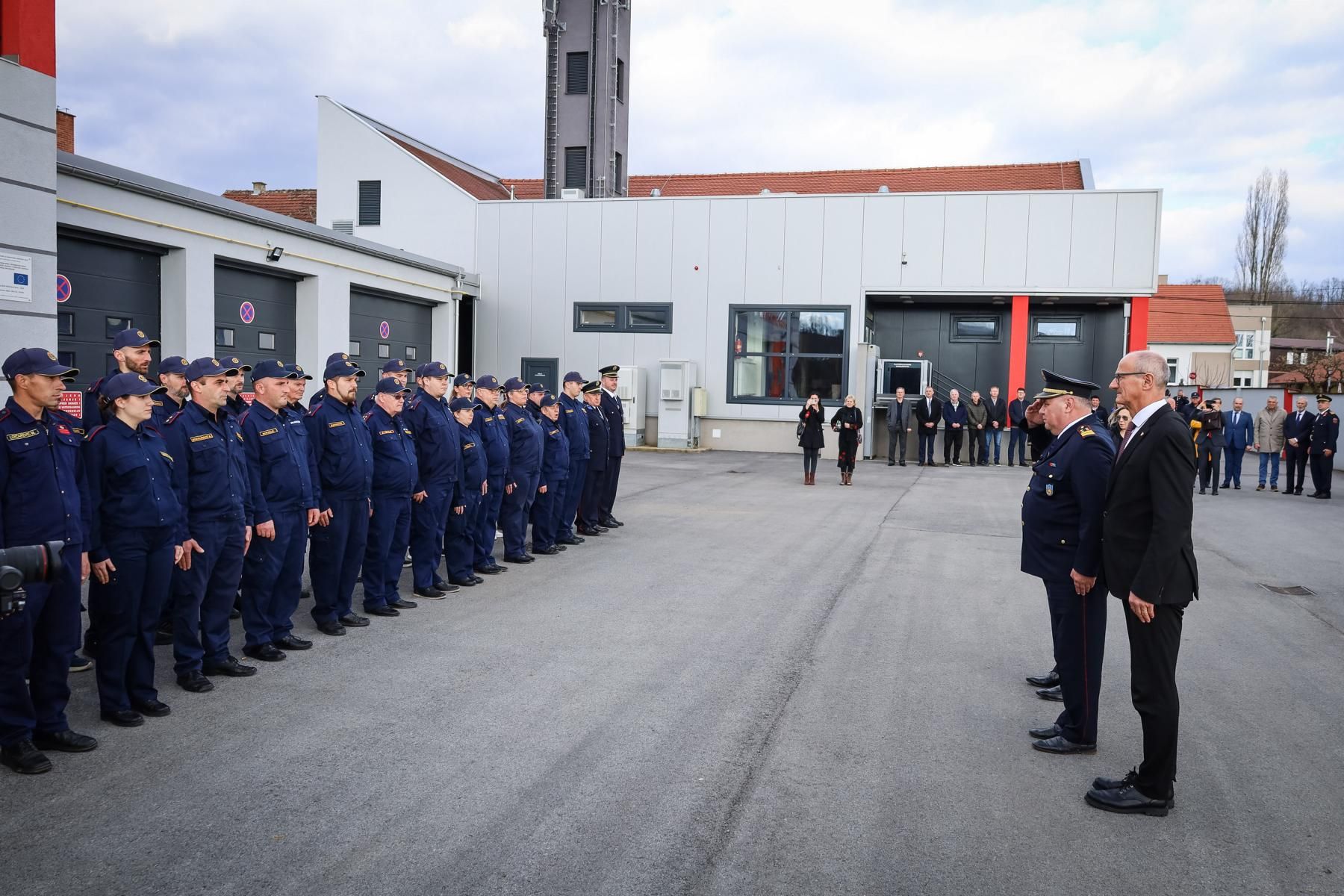 LH Anton Mattle zu Besuch bei der Feuerwehr von Re&scaron;etari. Foto: HRVATSKA VATROGASNA ZAJEDNICA /Željko Cebin