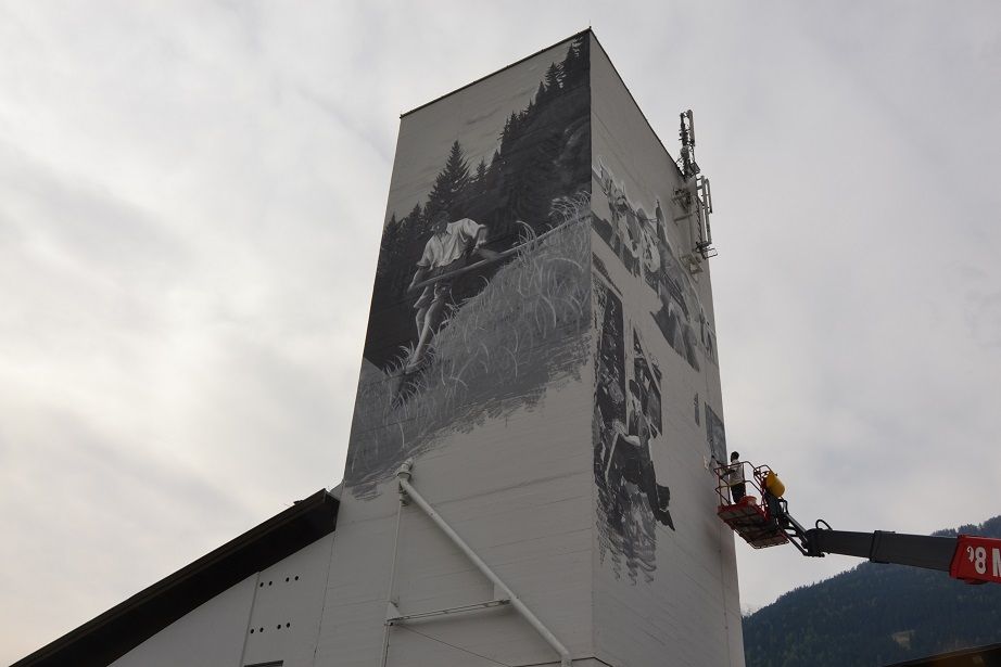 Ein S&auml;umer ziert nun den Speicher des Lagerhauses in Obervellach.