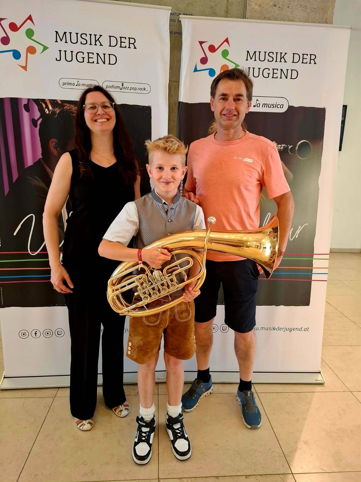 Korrepetitorin Regina Wiesflecker, Schmidl Julian, und Lehrer Peter Vierbach von der Musikschule M&ouml;lltal. Foto: privat