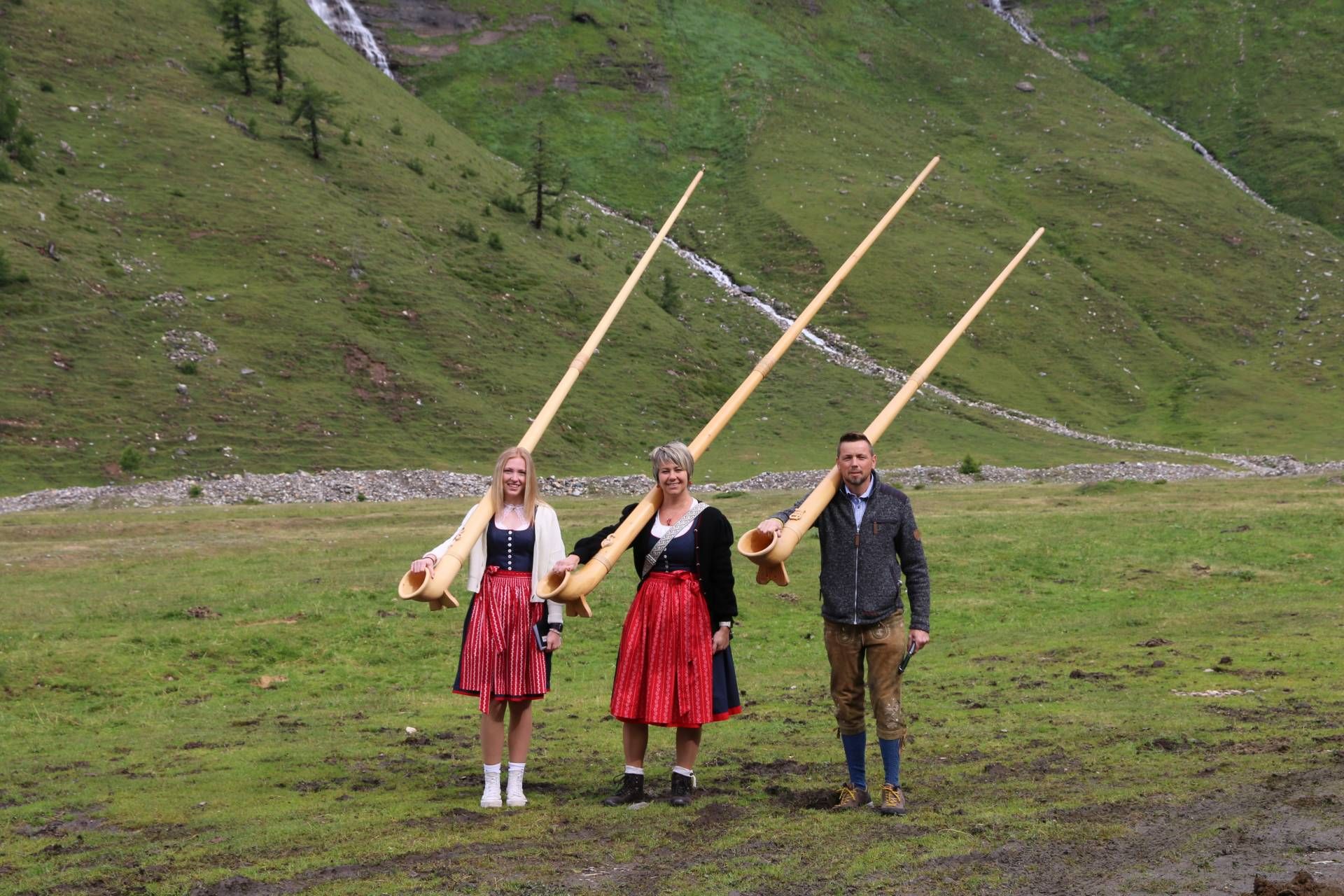 M&ouml;lltaler Alphorn und Wei&szlig;enbl&auml;ser: Lorena Sepperer, Elke Semmelrock und &bdquo;Stoffpower 2.0&ldquo; Johannes Zwischenberger.