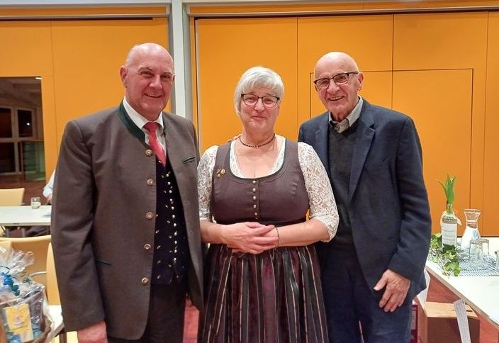 Ein Pl&auml;doyer f&uuml;r &bdquo;das Dirndle daham&ldquo;