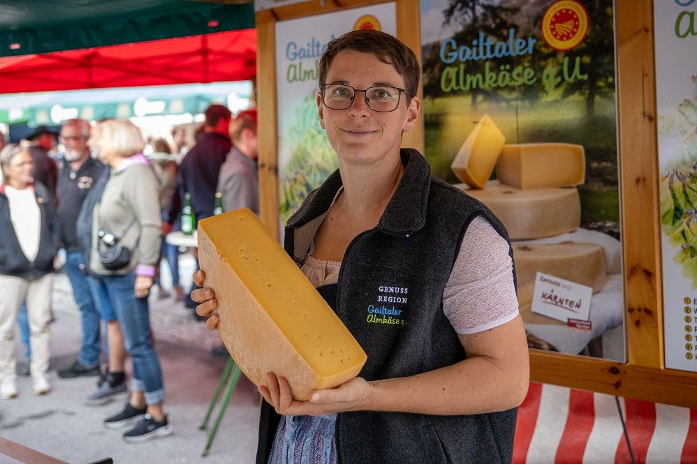 Hauptdarsteller des 26. K&auml;sefestes in K&ouml;tschach-Mauthen ist nat&uuml;rlich der Gailtaler Almk&auml;se g. U. aber auch weitere K&auml;sespezialit&auml;ten aus der Region und von unseren Nachbarn.
