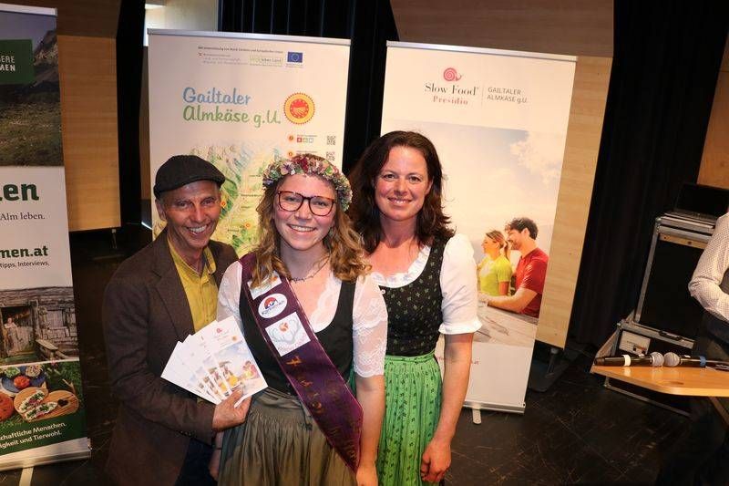 V. l.: &bdquo;Mr. Slow Food&ldquo; Eckart Mandler, die K&auml;sebotschafterin Sarah Hohenwarter und die Gailtaler Almk&auml;se g. U. Chefin Elisabeth Buchacher. Foto: Ortner