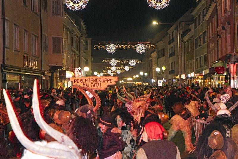 Die &bdquo;Lords of Fire&ldquo; stehen hinter dem wohl gr&ouml;&szlig;ten Krampuslauf &Ouml;sterreichs, jenen in Spittal. 1.176 Krampusse und Perchten aus ganz &Ouml;sterreich und Slowenien sorgten f&uuml;r ein schauriges Spektakel, das Tausende von Besuchern in die Innenstadt lockte.