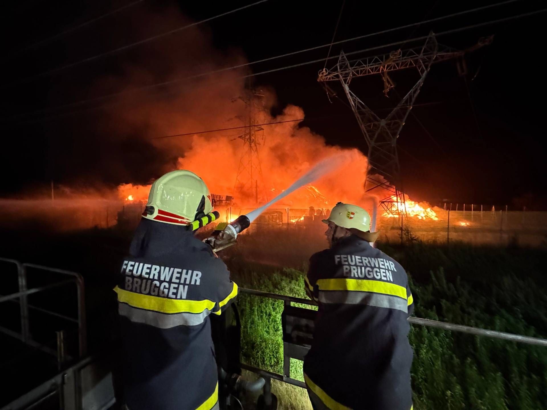 Acht Feuerwehren aus Oberk&auml;rnten unterst&uuml;tzten beim Brand in Osttirol. Foto: BFKDO Spittal/Drau