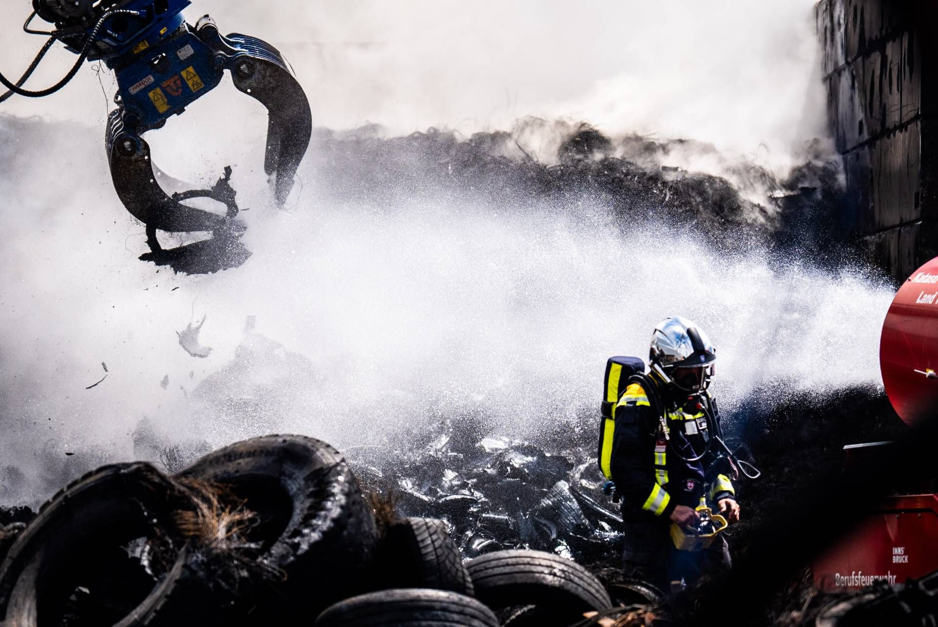 Der Brand in Osttirol ist unter Kontrolle. Derzeit sind Nachl&ouml;scharbeiten im Gange. Foto: Land Tirol/Christanell