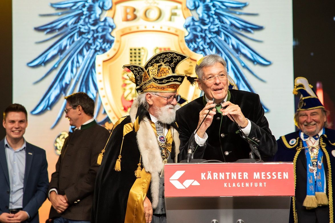 Obernarr Bruno Arndt mit LH Peter Kaiser. Foto: LPD K&auml;rnten/Gleiss