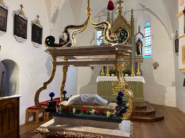 Das Heilige Grab wird jedes Jahr in der Karwoche von Hans Forcher und seinen Helfern aufgebaut. Foto: Stangl