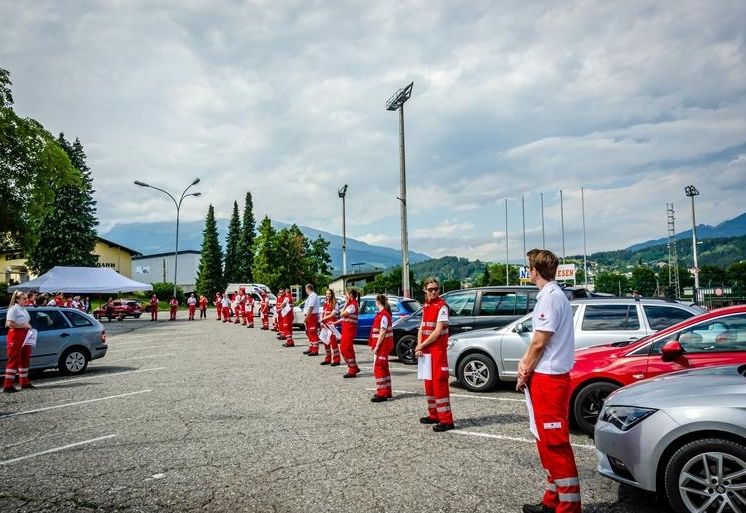 Gemeinsam &uuml;ber 80 Jahre im Dienste des Roten Kreuzes