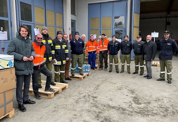 Lastwagenweise gehen Hilfsg&uuml;ter in die Ukraine - Teil 2