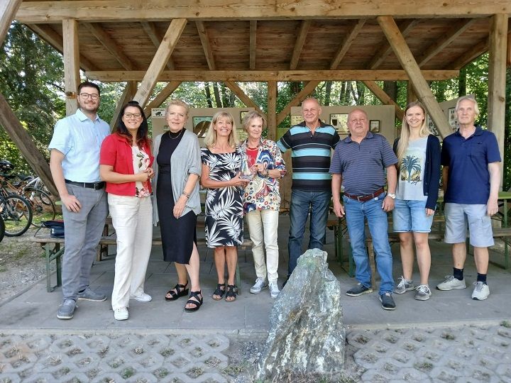 V. l.: StR Lukas Gradnitzer, LR Sara Schaar, Vize-Bgm. Angelika Hinteregger, &Ouml;KOLOG-Koordinatorin Marie-Laure Cabon, Helga Spitzer, der ehemaliger Direktor der Sporthauptschule Sigi Grutschnig, Herbert Ranacher (Vertreter der Anrainer und Unterst&uuml;tzer der