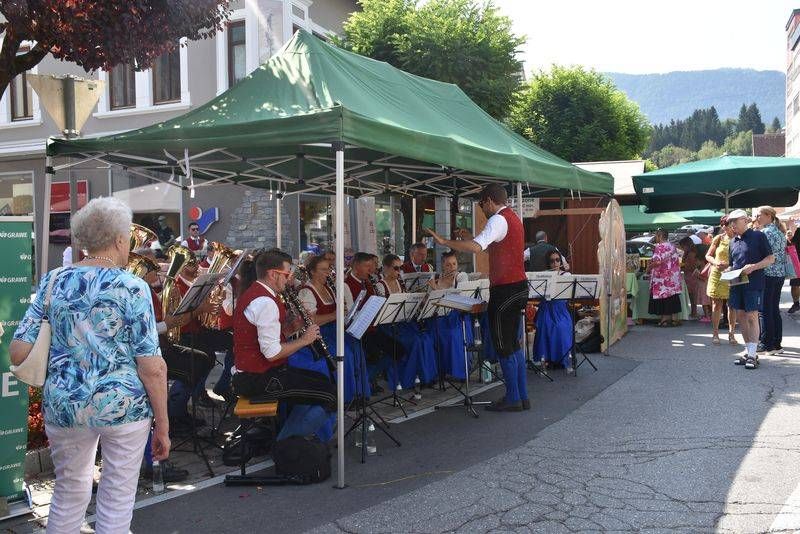 Die TK "Wulfenia" Tr&ouml;polach spielte den Fr&uuml;hschoppen.