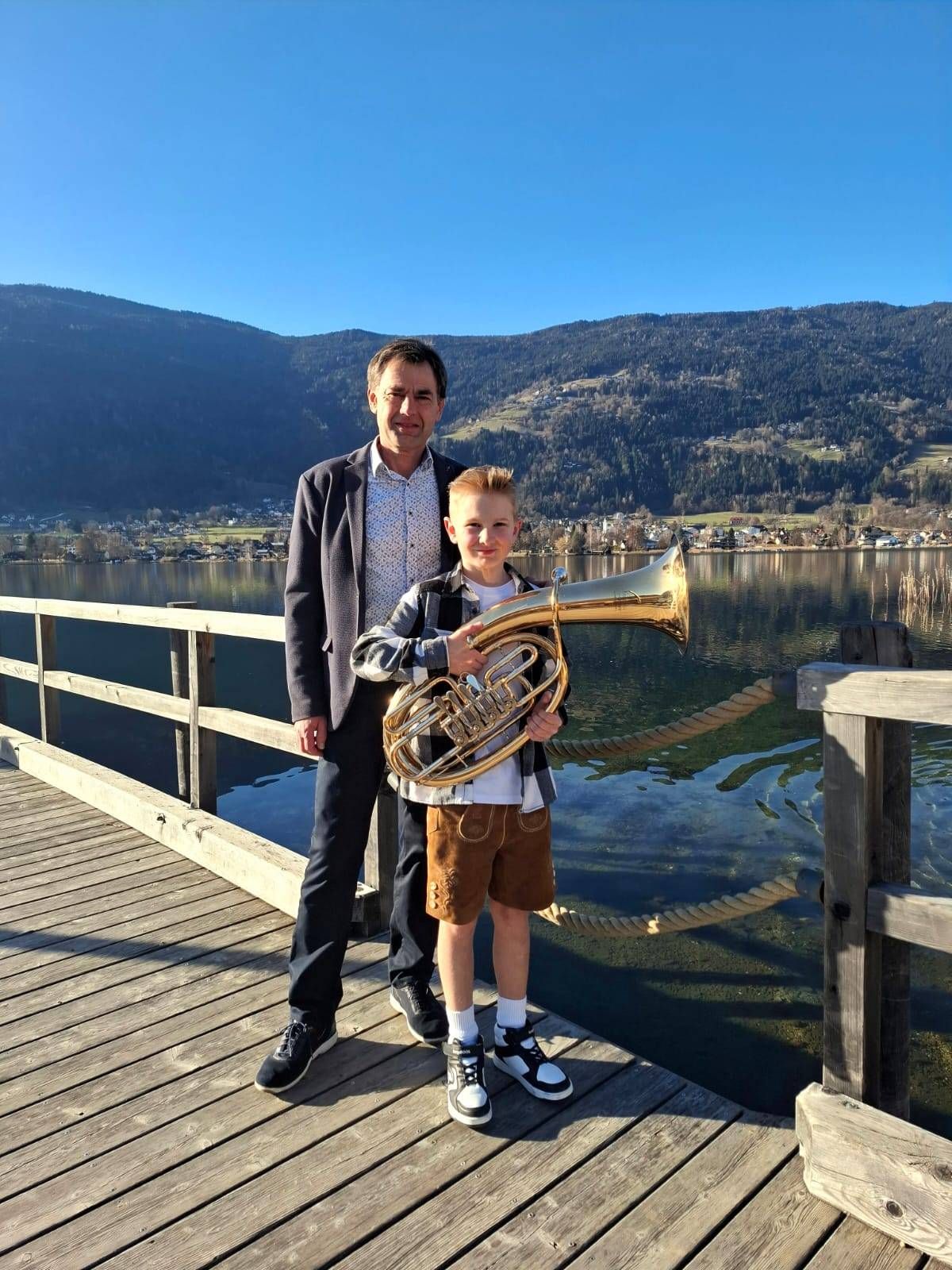Julian Schmidl und Lehrer Peter Vierbauch. Foto: Musikschule M&ouml;lltal