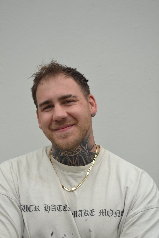 Der M&ouml;lltaler K&uuml;nstler und Designer Raphael Pesentheiner erz&auml;hlt mit seinem Bild Obervellacher Geschichte.