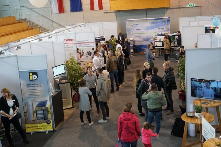 Jobmesse 2022: Innos ebnet den Weg &bdquo;zruck hoam&ldquo;