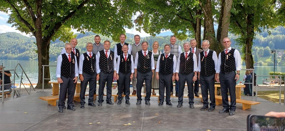V. l.:  R&uuml;diger Graschitz, GV Thomas Grasser, BH Mag. Dr. Klaus Brandner, BGM Thomas Sch&auml;fauer mit Gattin Dagmar, GV Roman Grechenig, GV Horst Zwischenberger (hinten). Vorne: Hans-Peter Obweger, Heinz Egger, Andreas Gruntnig, Franz Koch, Wolfram Ainetter,