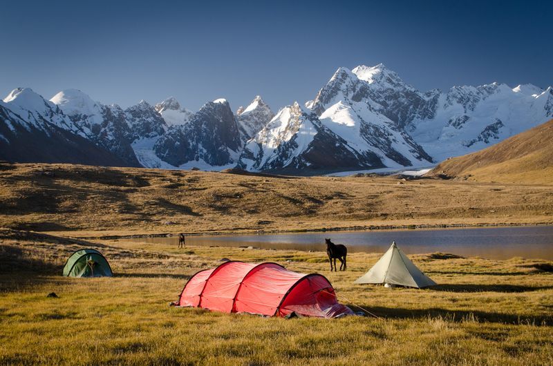 Bis zu 7.000 Meter Hohe Berge pr&auml;gen die Landschaft Kirgistans.