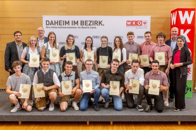 Freisprechfeier und M&ouml;belausstellung der Tischlerlehrlinge