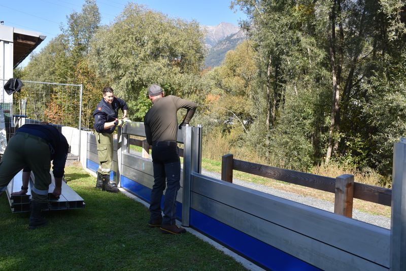 Mobile Elemente des Hochwasserschutzes k&ouml;nnen von der Feuerwehr M&ouml;llbr&uuml;cke in wenigen Minuten aufgebaut werden.