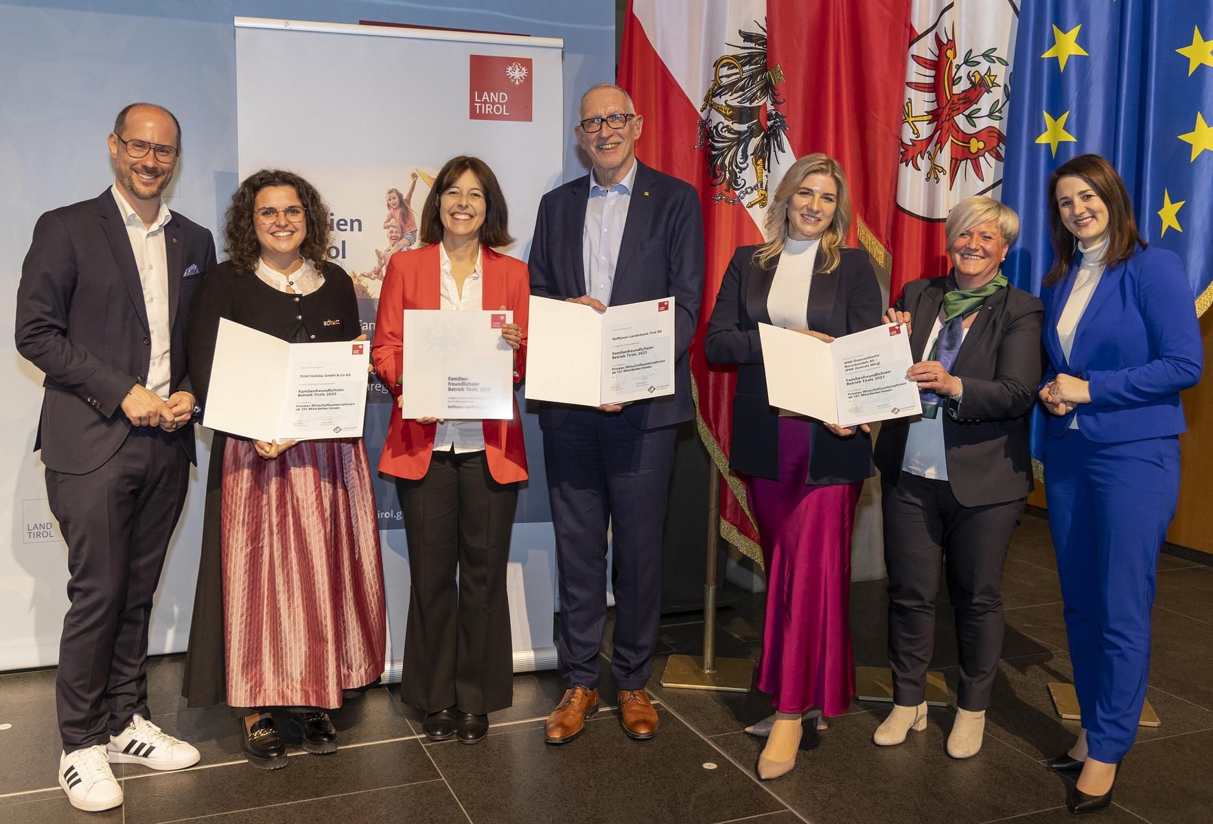 Die Top-3-Platzierten der Kategorie "Privates Wirtschaftsunternehmen ab 101 MitarbeiterInnen". Foto: Land Tirol/Die Fotografen